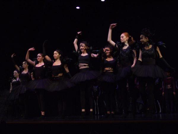 The students of Dance Tech II/III take their bows.