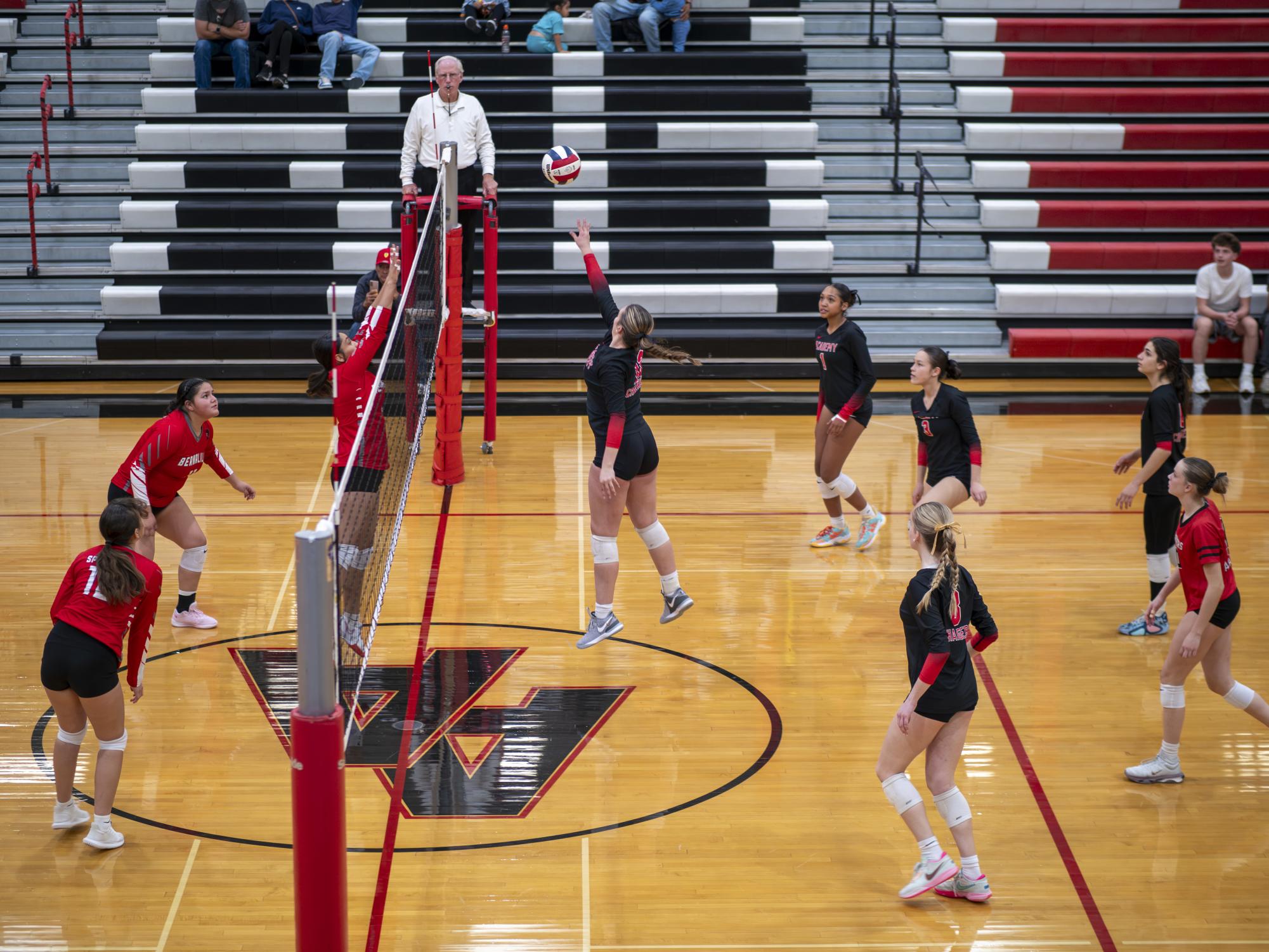 Girls Varsity Volleyball Wins Against Bernalillo in Closer to the Regular Season