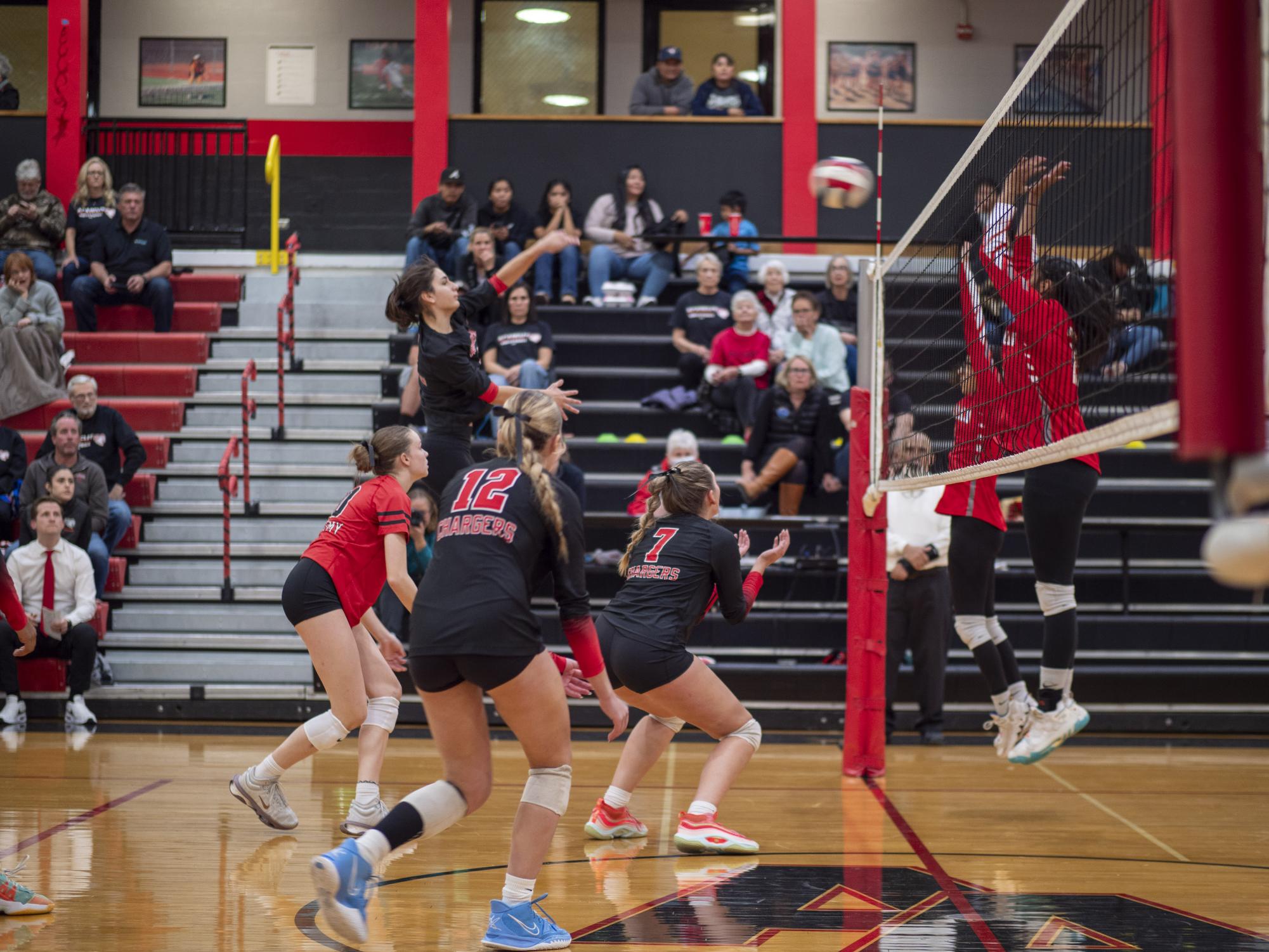 Girls Varsity Volleyball Wins Against Bernalillo in Closer to the Regular Season